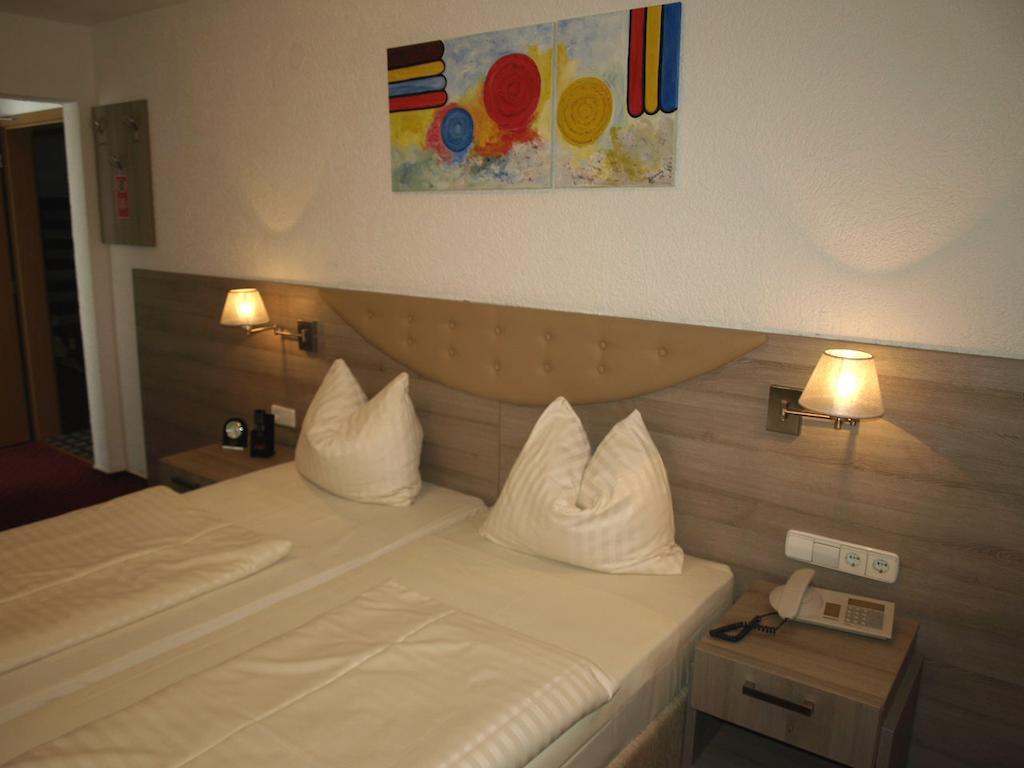 Airport Hotel Filder Post Stuttgart Bagian luar foto