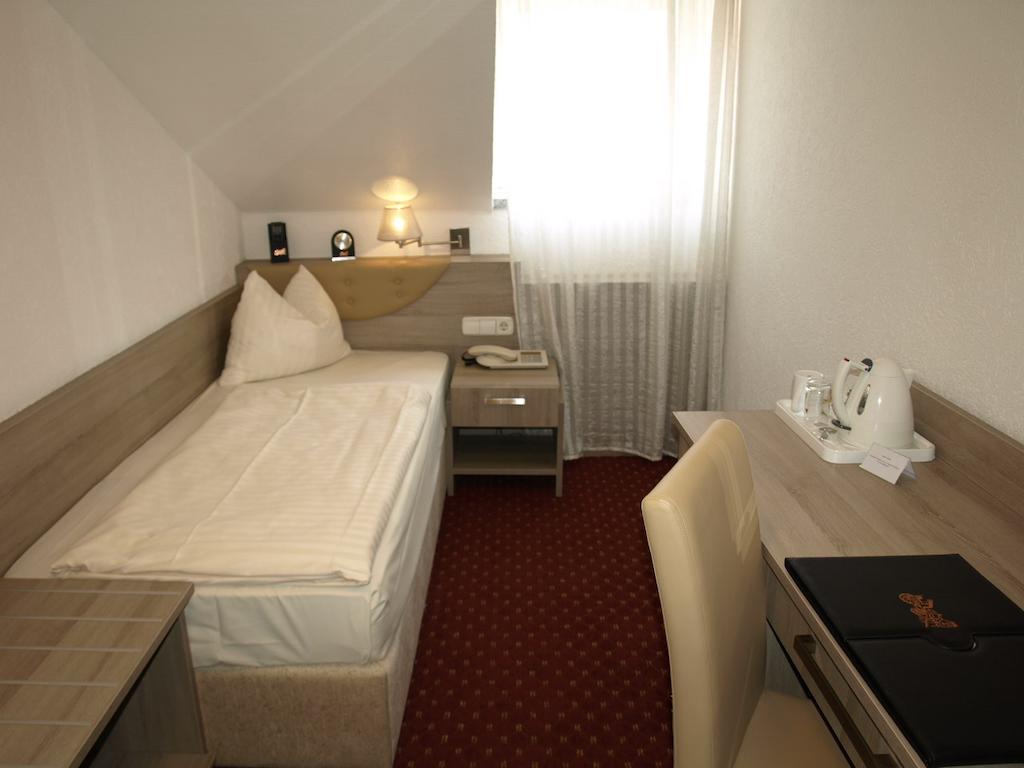 Airport Hotel Filder Post Stuttgart Bagian luar foto
