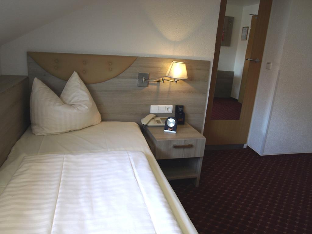 Airport Hotel Filder Post Stuttgart Bagian luar foto