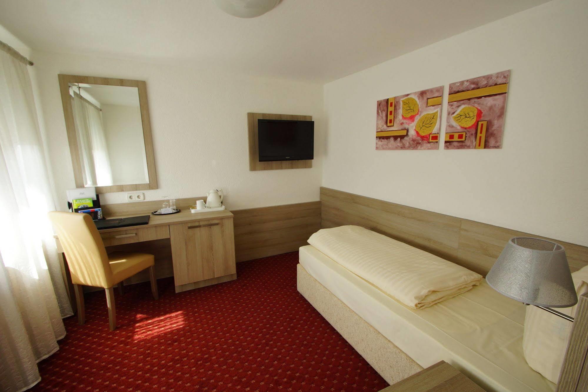 Airport Hotel Filder Post Stuttgart Bagian luar foto